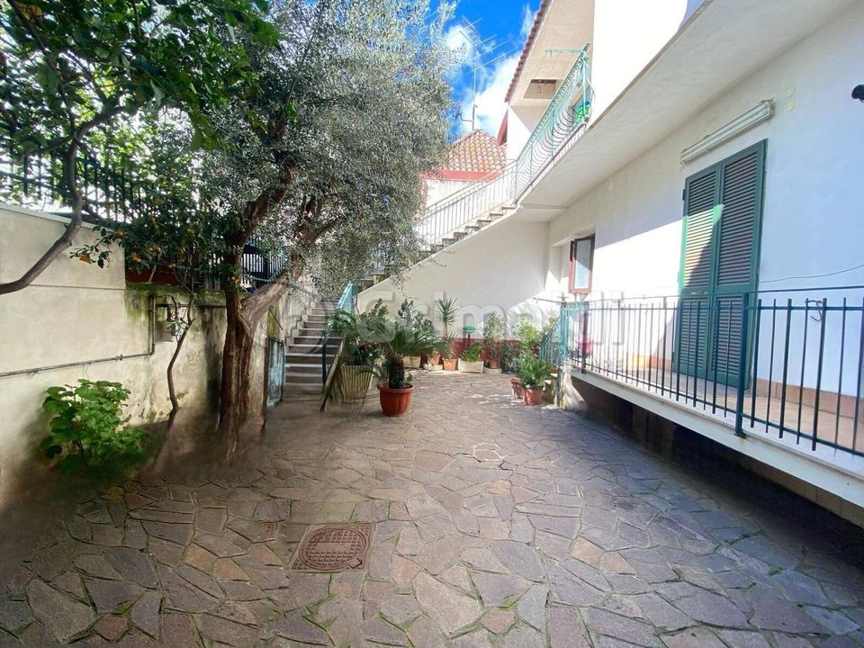 Villa a Giugliano in Campania, Naples - foto 1