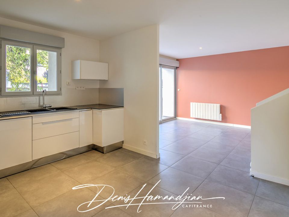 Villa i Fontaines-Saint-Martin, Rhone - foto 1