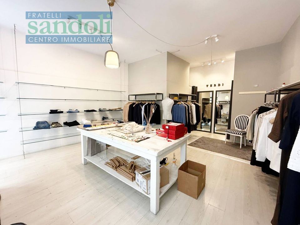 L'establiment comercial a Vercelli, Vercelli - foto 3