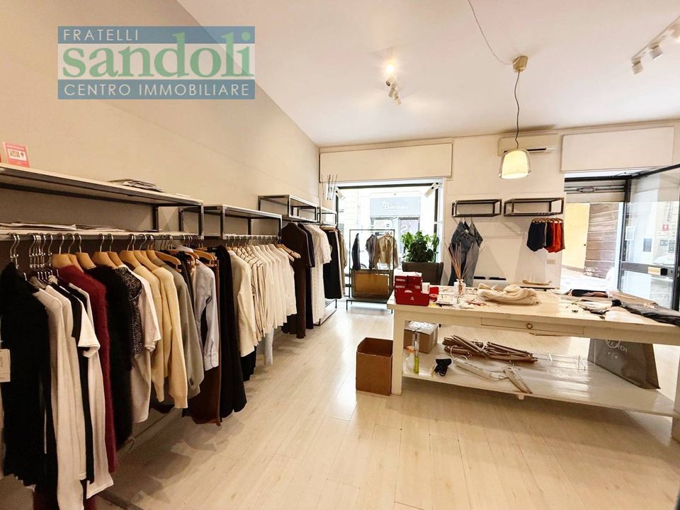 L'establiment comercial a Vercelli, Vercelli - foto 4