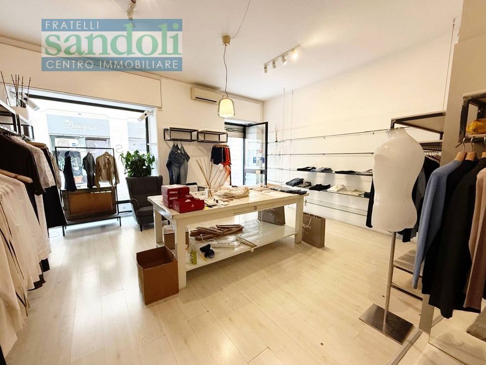 L'establiment comercial a Vercelli, Vercelli - foto 5