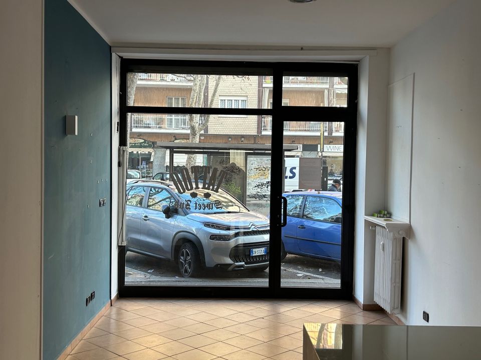 L'establiment comercial a Beinasco, Turin - foto 1