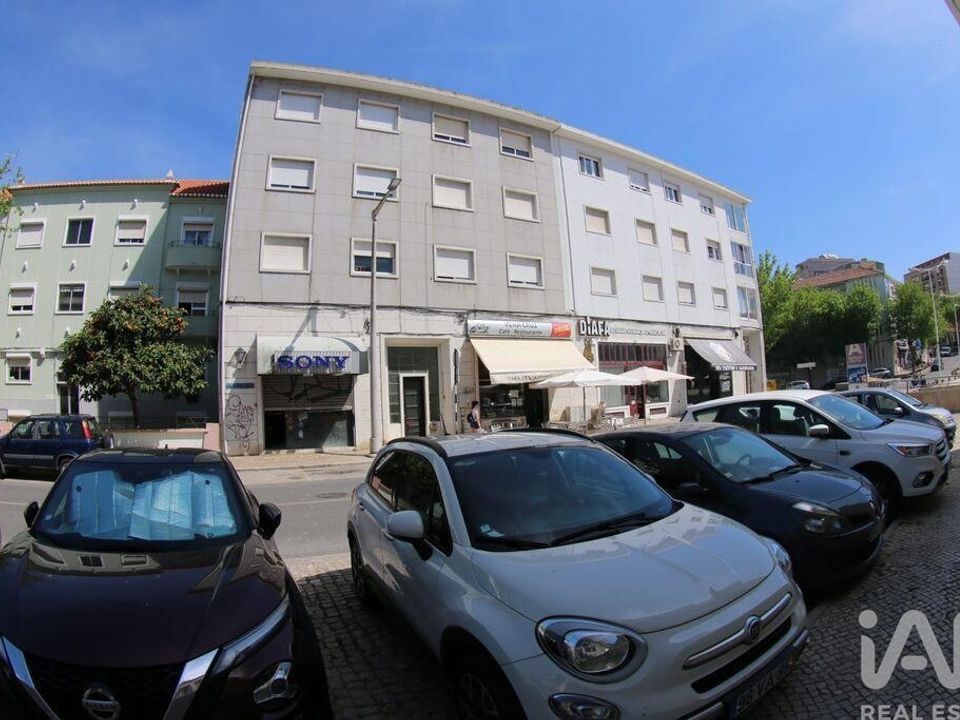 Commercial property in Almada, Setubal - photo 3