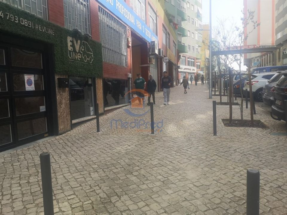 Erhvervsejendom i Odivelas, Lisbon - foto 1