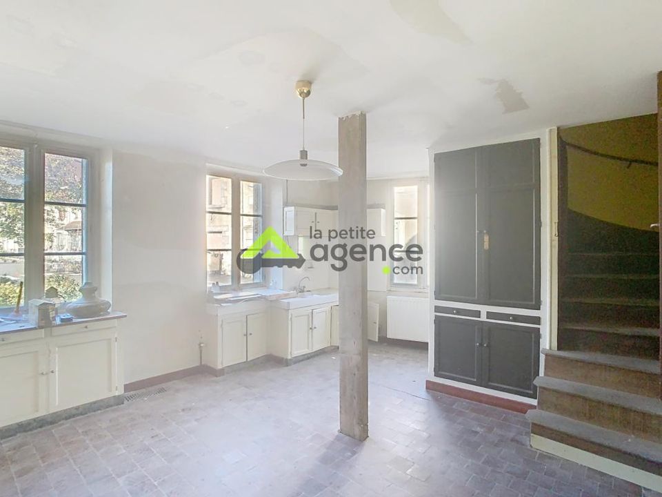 Town house in Chenerailles, Creuse - photo 2