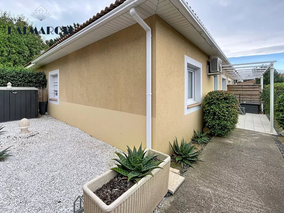 Villa in Perpignan, Pyrenees-Orientales - foto 1