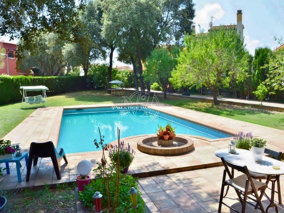 Villa i Avinyonet De Puigventos, Gerona - foto 1