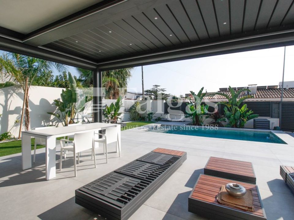 Villa en Requesens, Gerona - foto 1