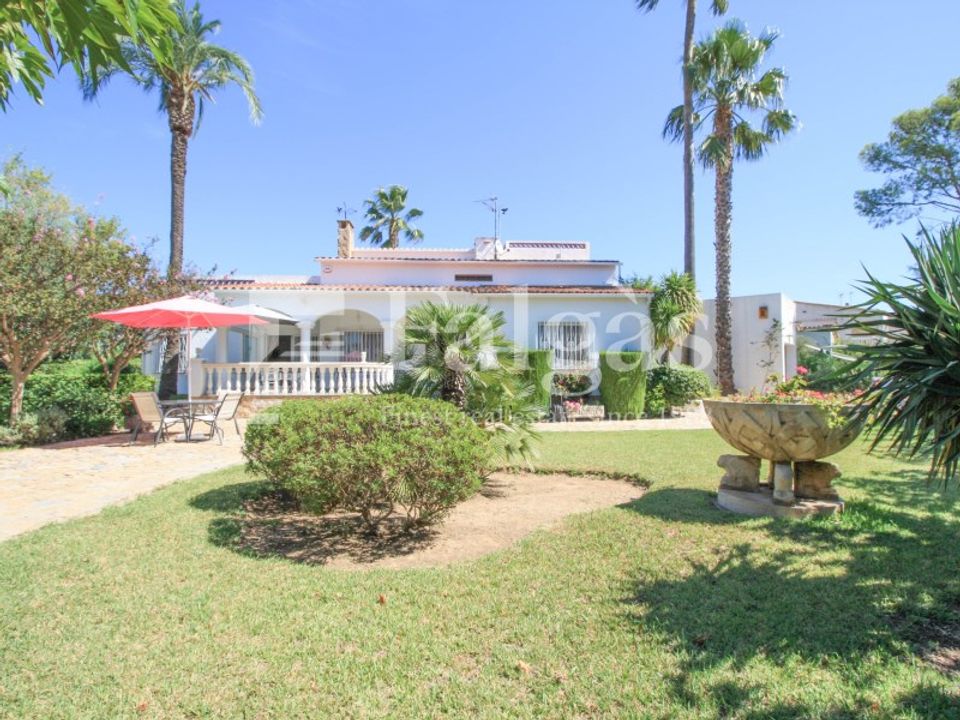 Villa en Requesens, Gerona - foto 1