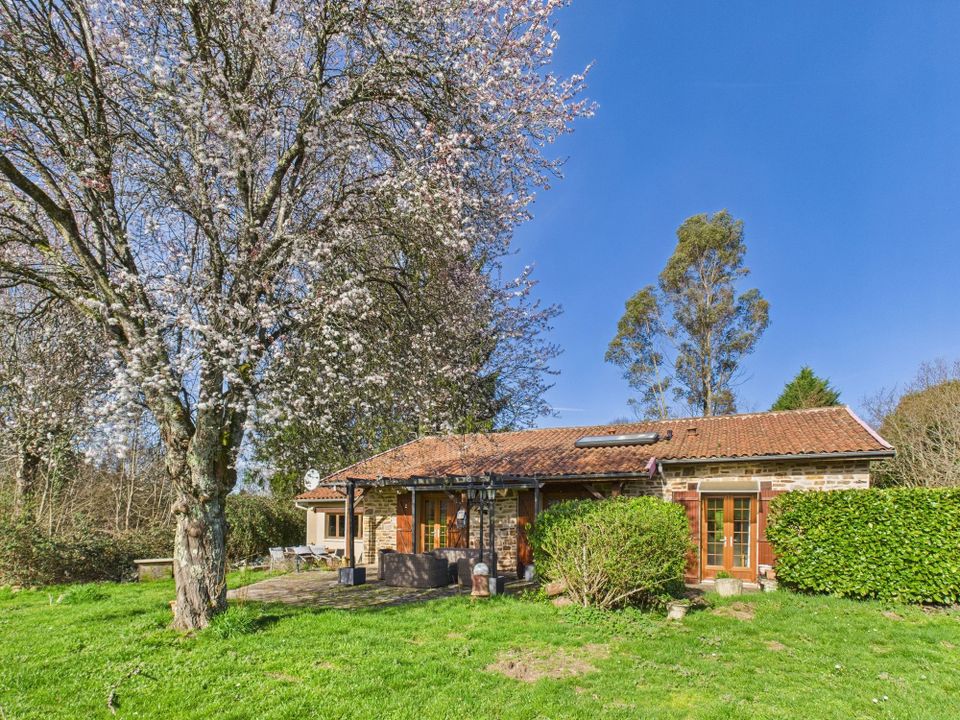 Villa in Champniers-et-Reilhac, Dordogne - foto 1