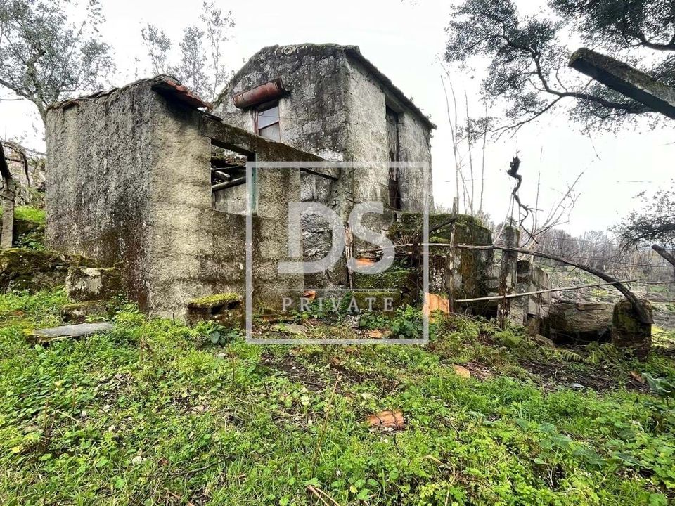 Helårsgrund i Ancede e Ribadouro, Porto - foto 1