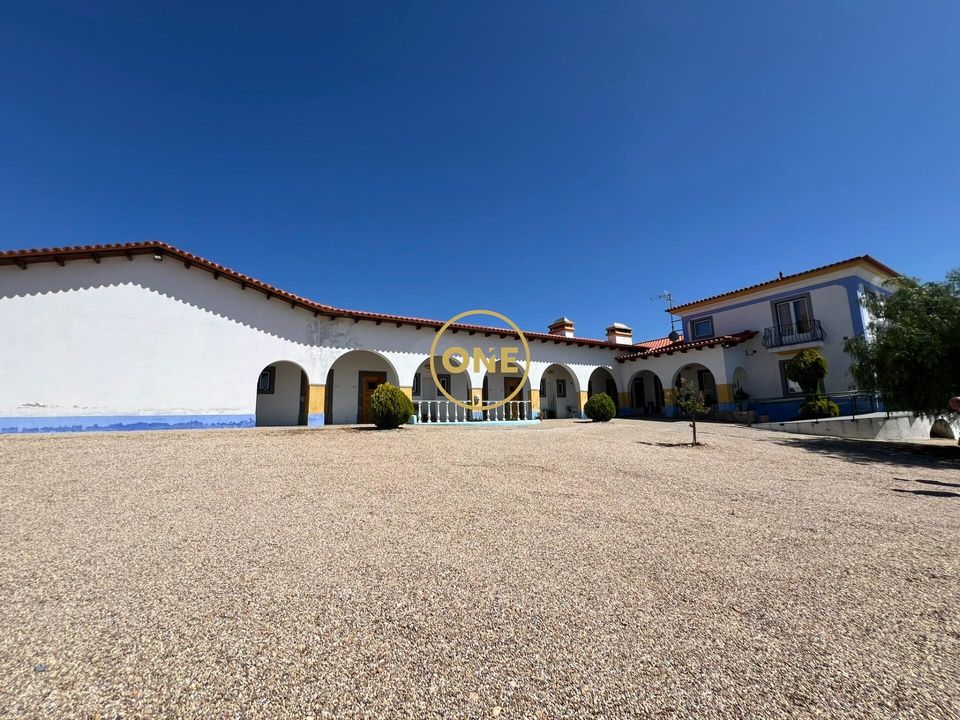 Erhvervsejendom i Almeirim, Santarem - foto 1