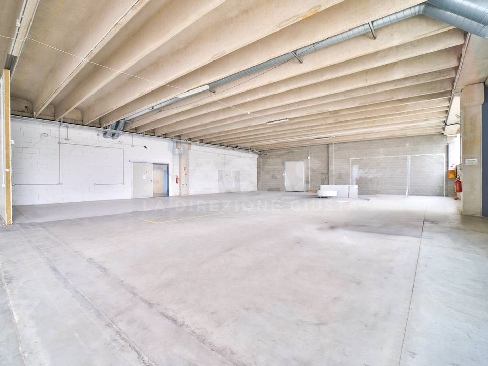 L'establiment comercial a Liscate, Milan - foto 1