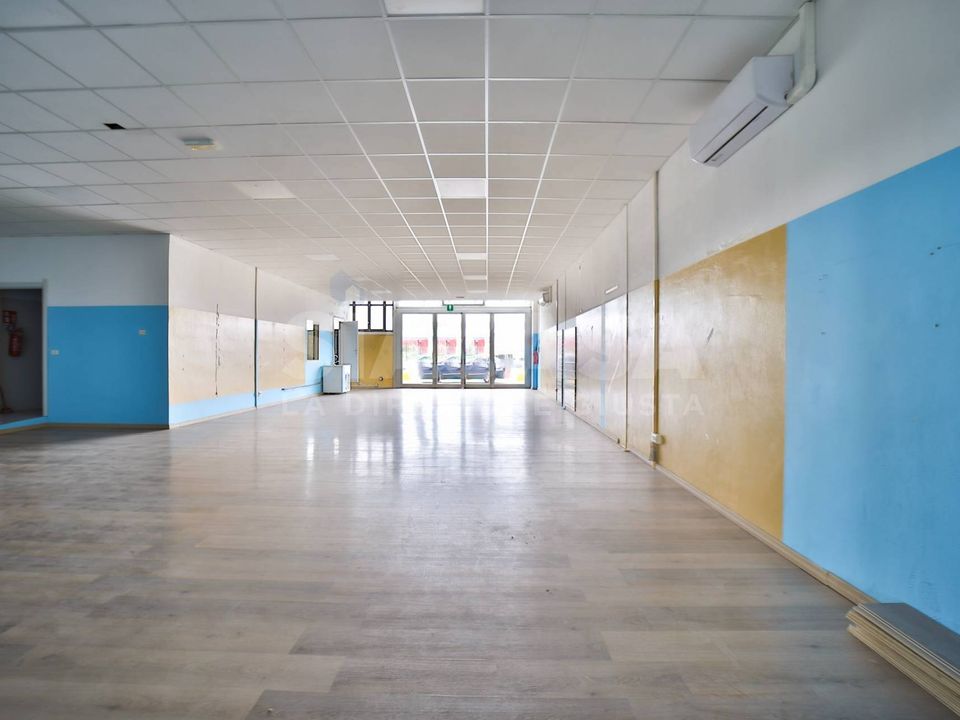 L'establiment comercial a Liscate, Milan - foto 2
