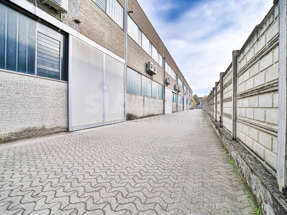 L'establiment comercial a Liscate, Milan - foto 4