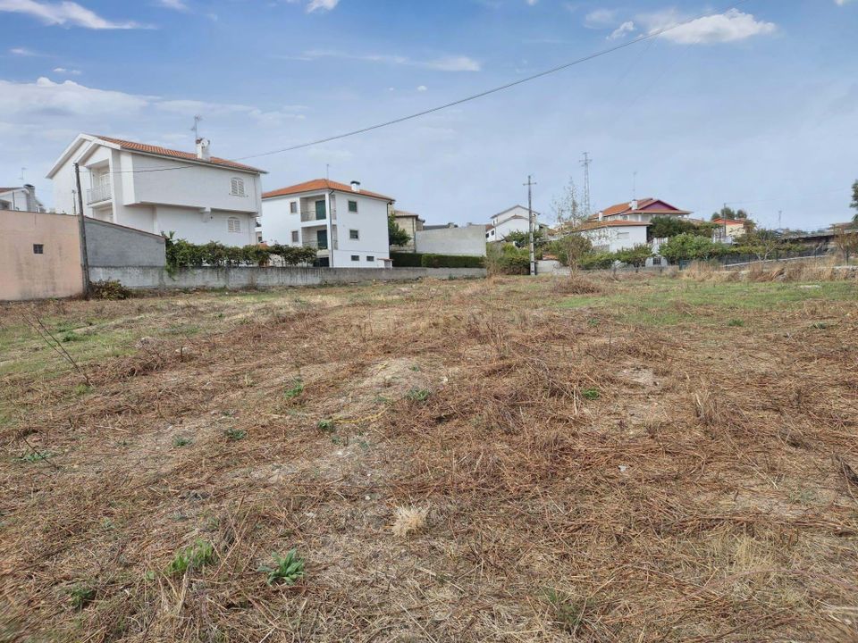Helårsgrund i Santa Cruz-Trindade e Sanjurge, Vila Real - foto 1