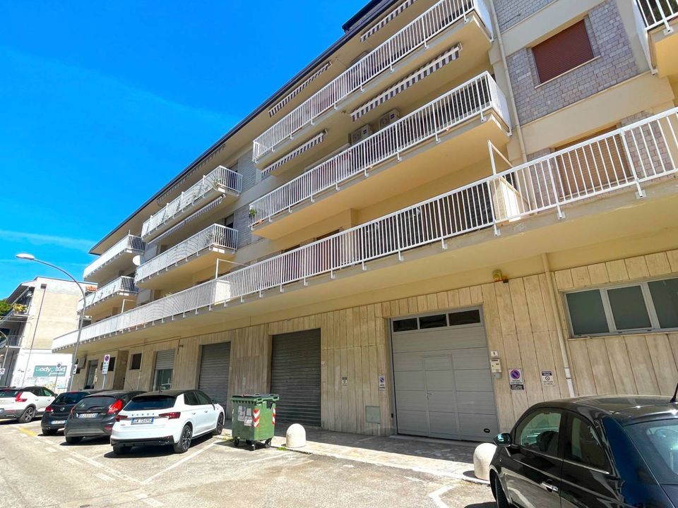 Parkeringsplass i San Benedetto Del Tronto, Ascoli Piceno - bilde 1