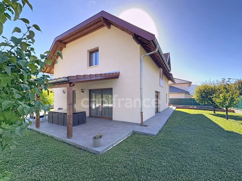Villa i Cluses, Haute-Savoie - foto 1