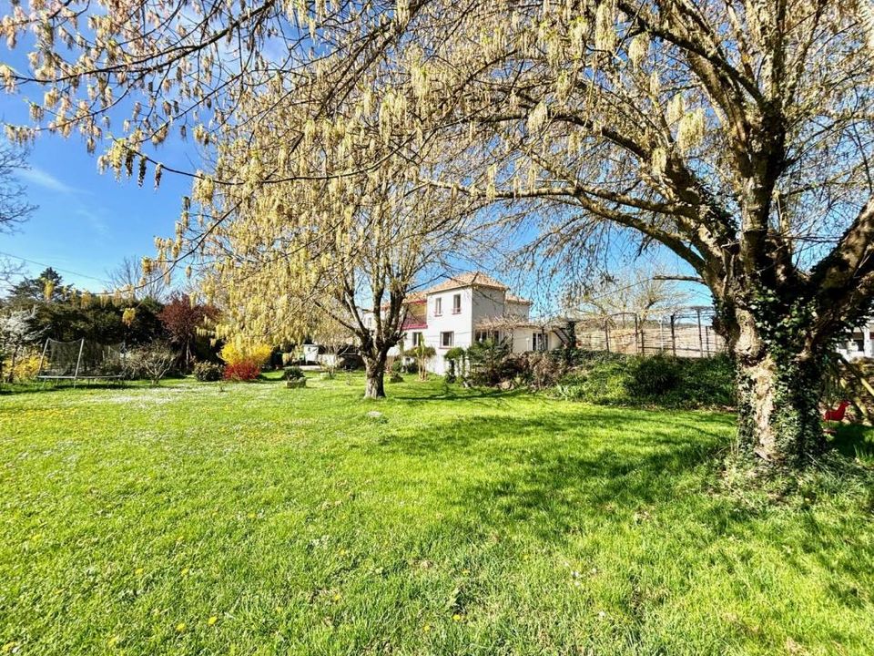 Erhvervsejendom i Montcuq, Lot - foto 1