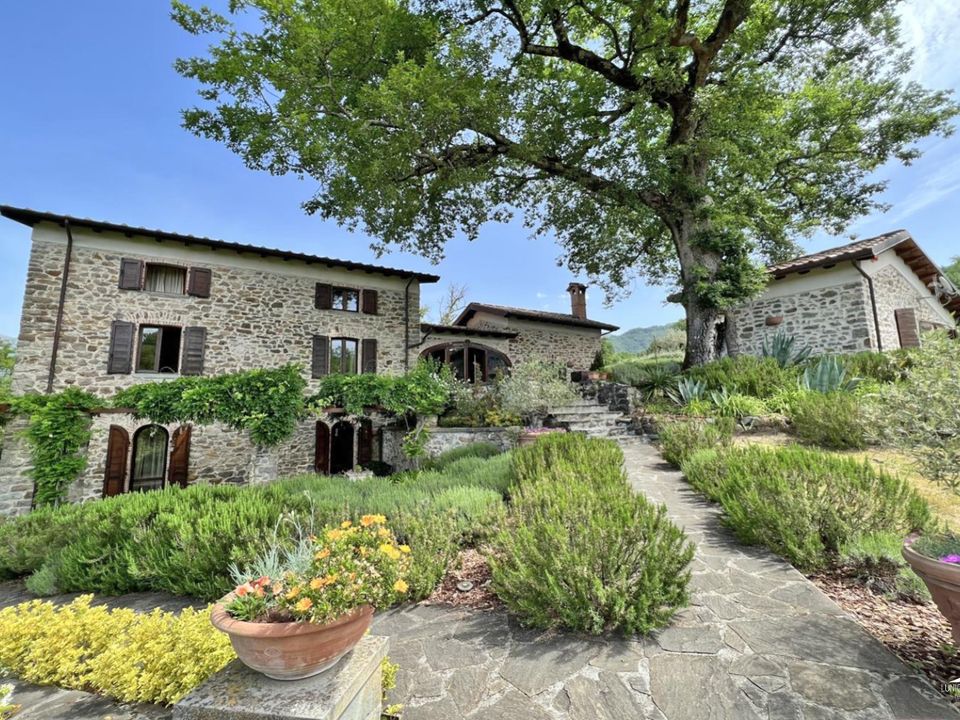 Erhvervsejendom i Bagnone, Massa and Carrara - foto 1