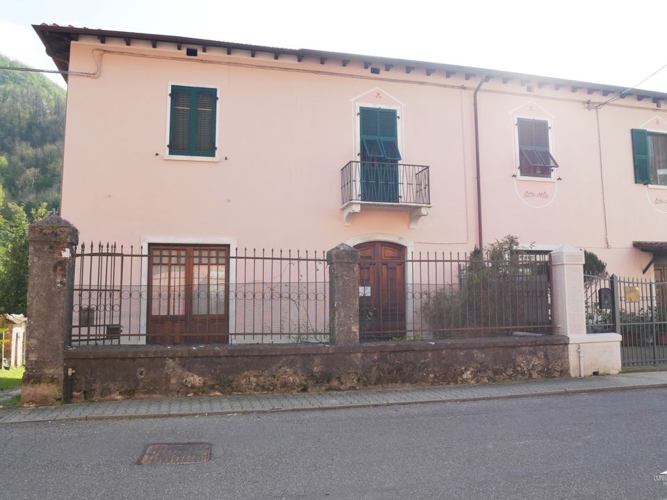 Rækkehus i Fivizzano, Massa and Carrara - foto 1