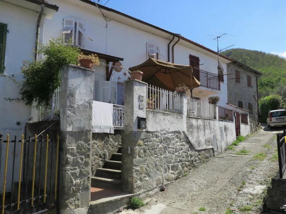 Rækkehus i Casola in Lunigiana, Massa and Carrara - foto 1