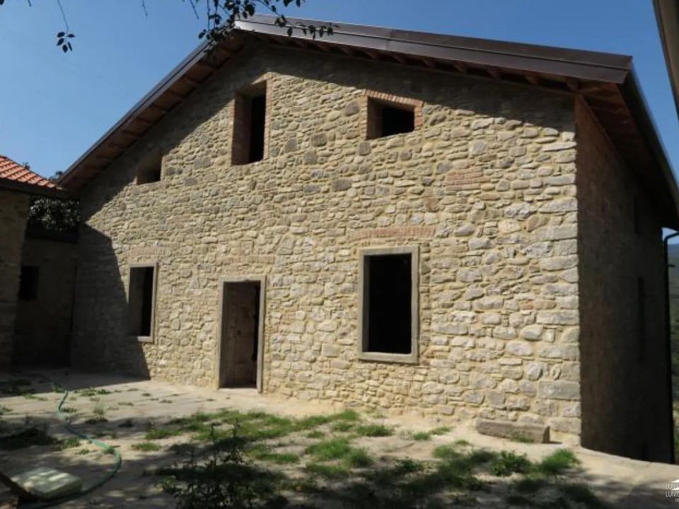 Erhvervsejendom i Pontremoli, Massa and Carrara - foto 1