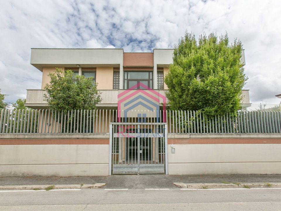 Commercial property in Aprilia, Latina - photo 1