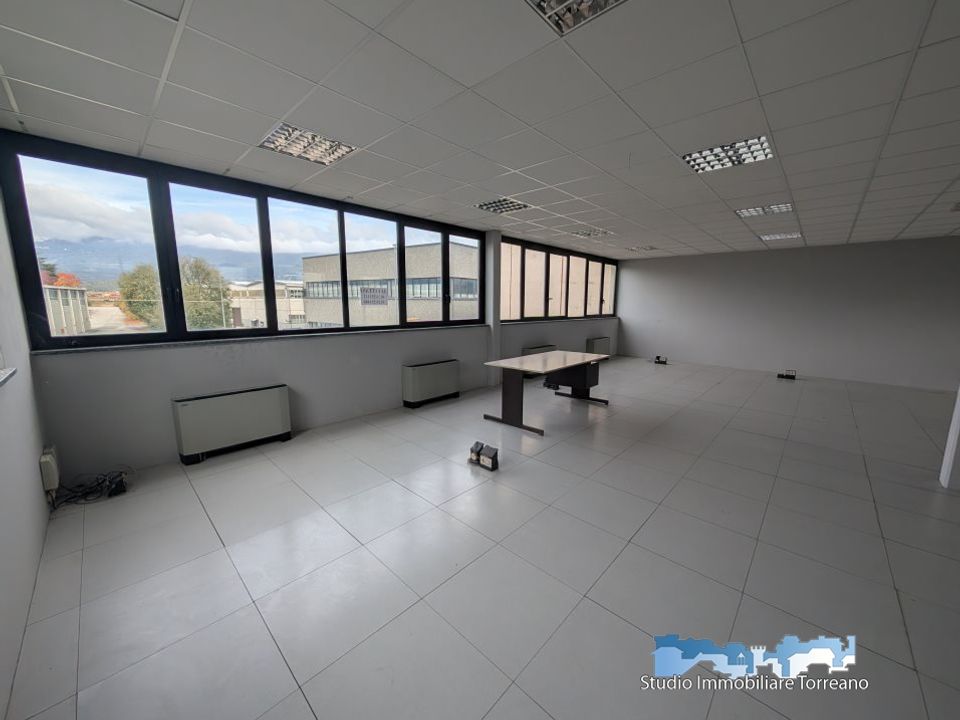 L'establiment comercial a Ivrea, Turin - foto 4