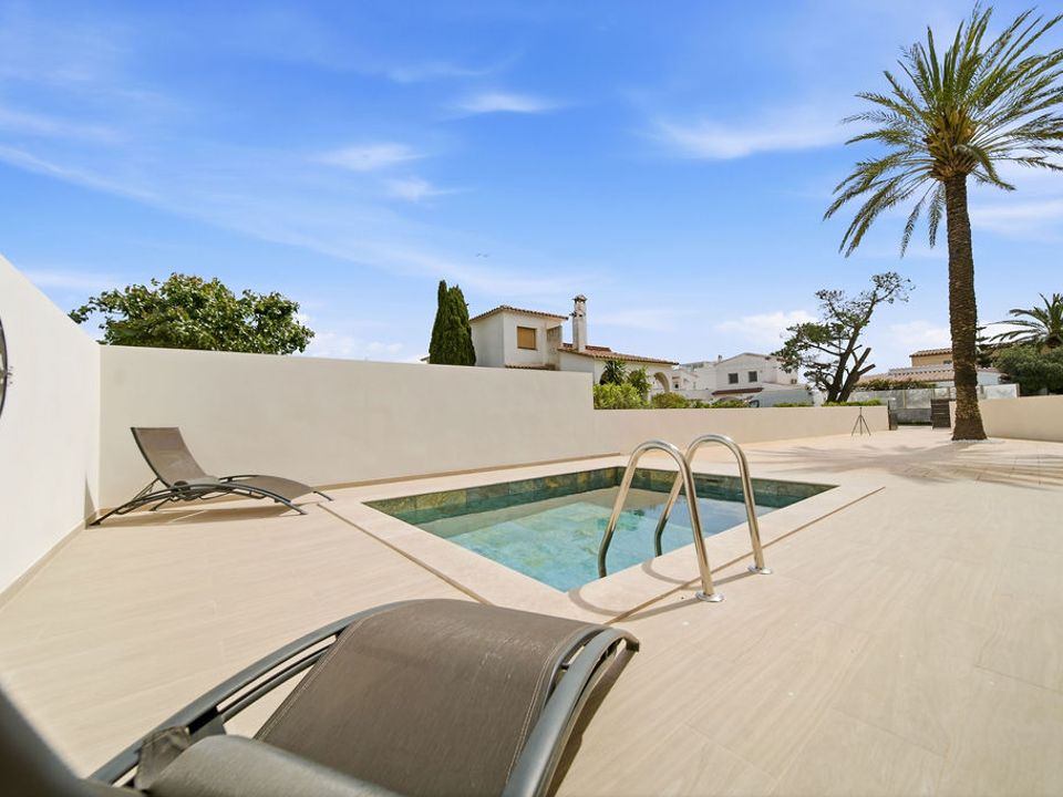 Lejlighed i Empuriabrava, Gerona - foto 1