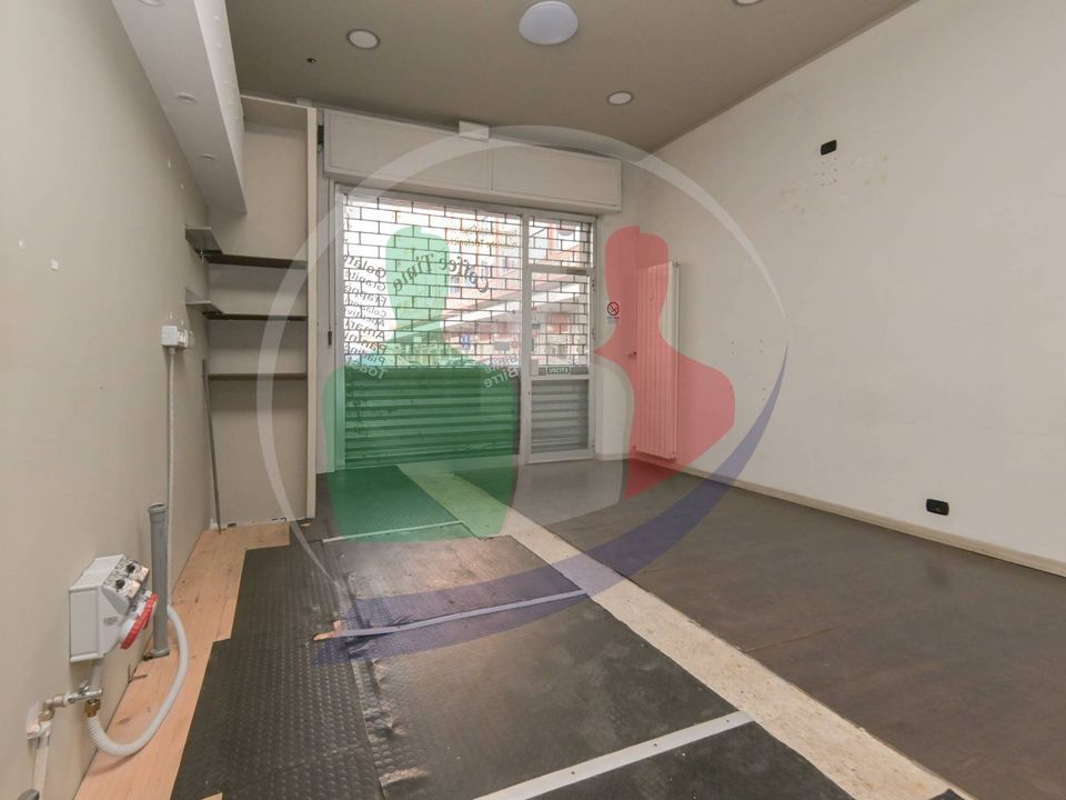 L'establiment comercial a Rivoli, Turin - foto 1