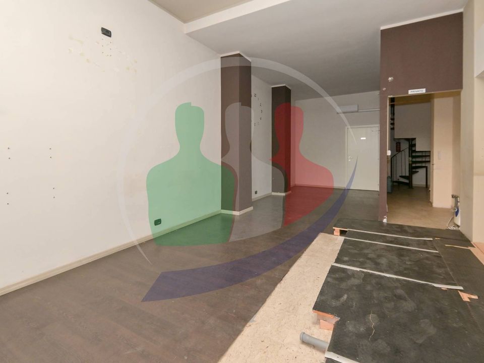 L'establiment comercial a Rivoli, Turin - foto 2