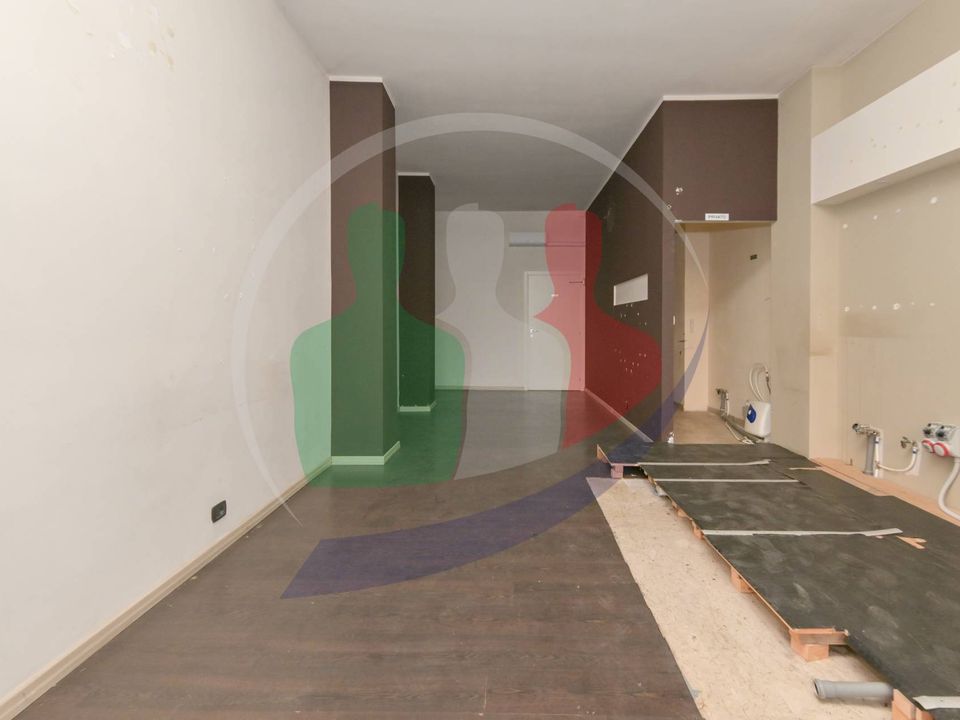 L'establiment comercial a Rivoli, Turin - foto 3