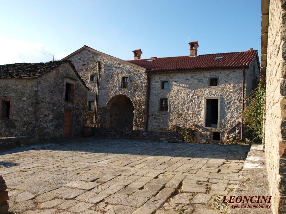 Landejendom i Pontremoli, Massa and Carrara - foto 1