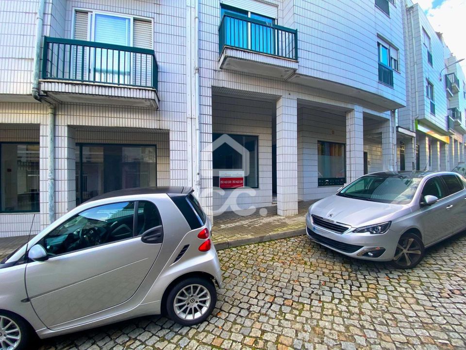 Commercial property in Felgueiras, Porto - photo 1