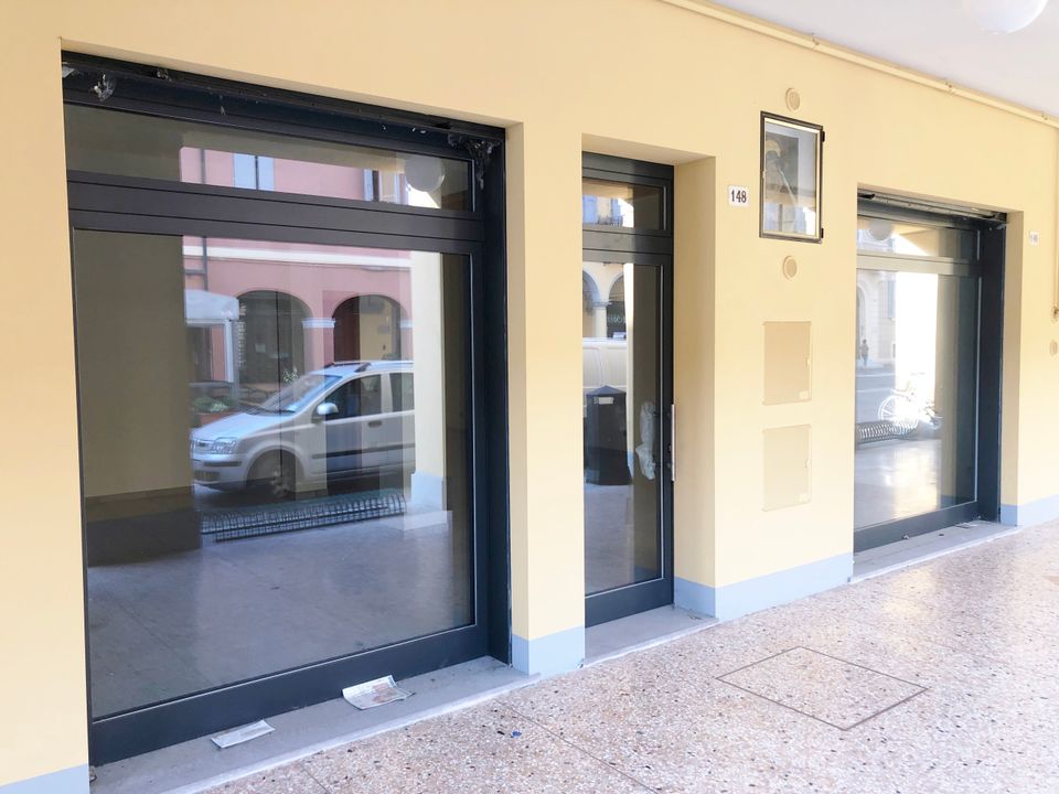 L'establiment comercial a Crevalcore, Bologna - foto 2