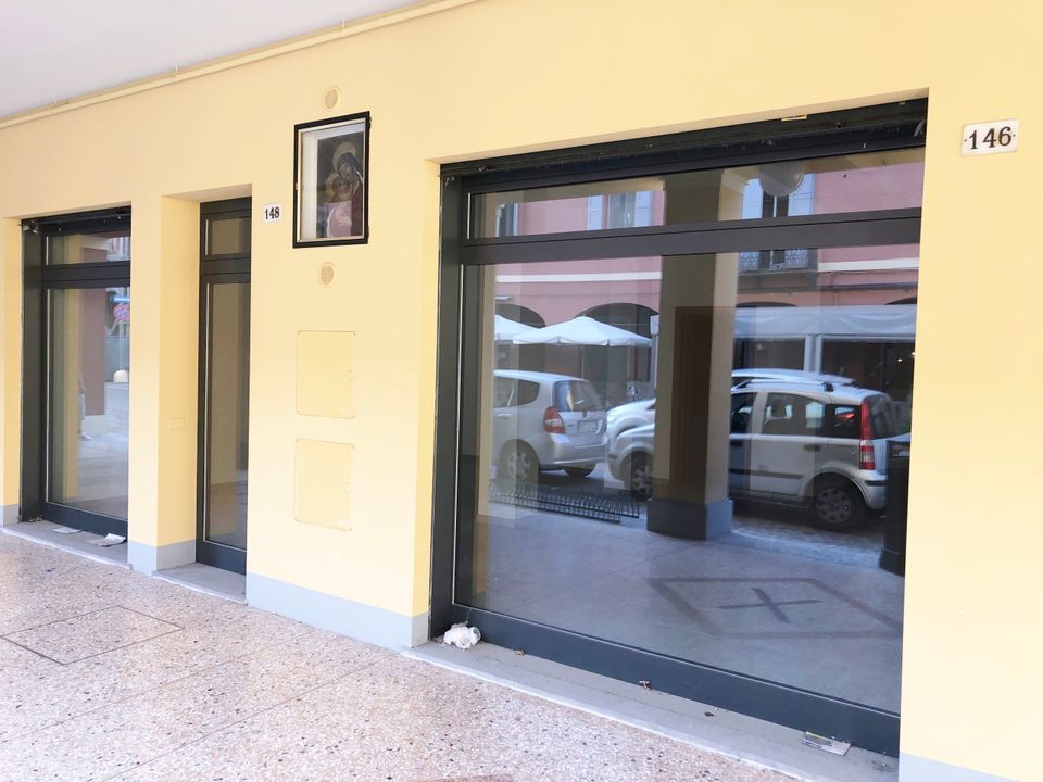 L'establiment comercial a Crevalcore, Bologna - foto 5