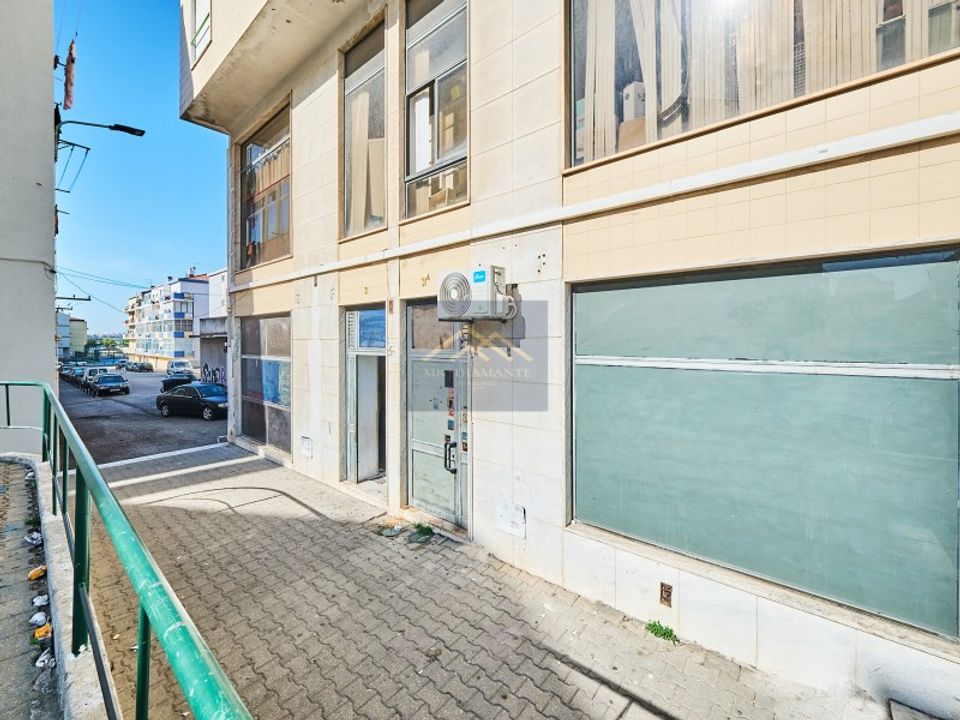 Erhvervsejendom i Barreiro, Setubal - foto 1