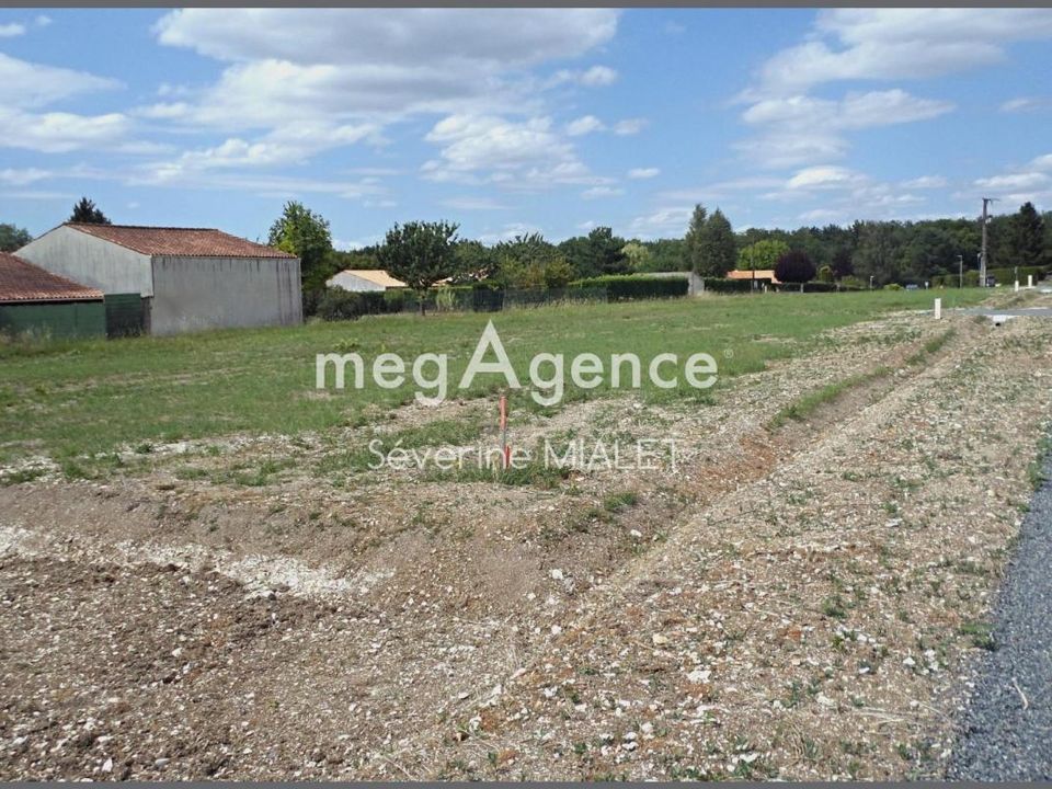 Tomt i Louzac-Saint-Andre, Charente - bilde 1