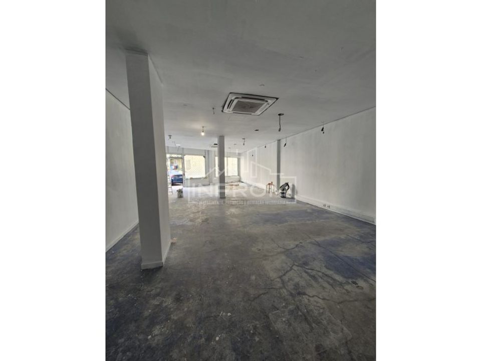 Erhvervsejendom i Loures, Lisbon - foto 1