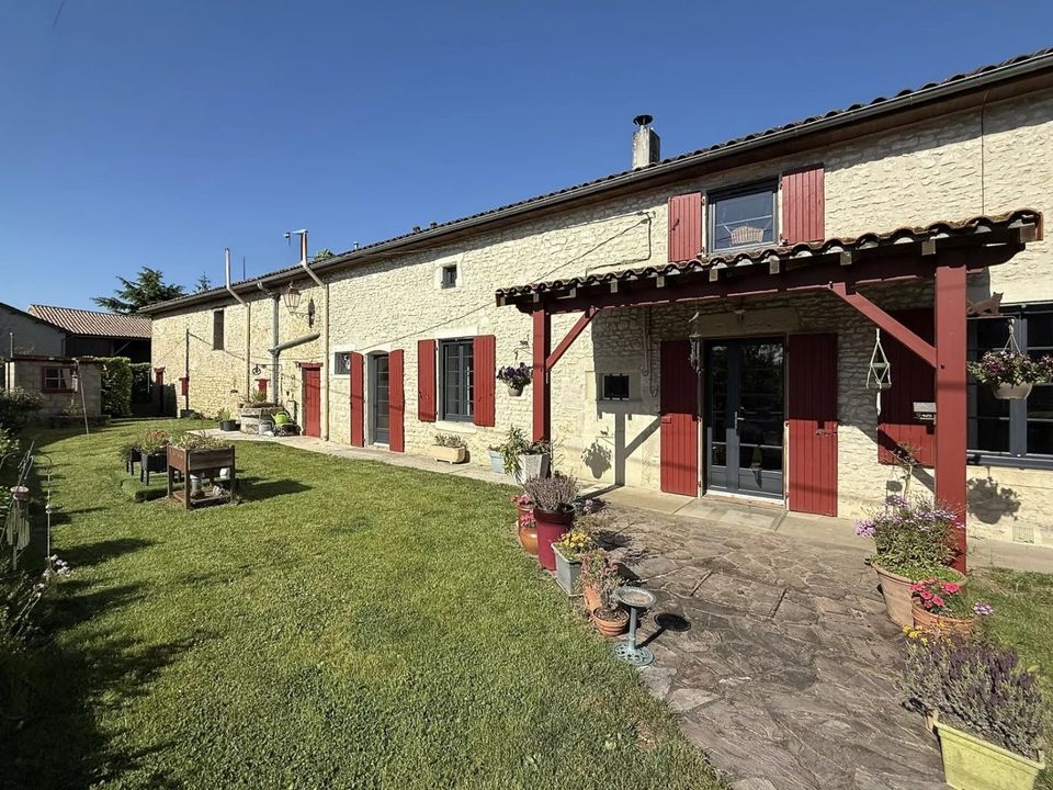 Landejendom i La Faye, Charente - foto 1