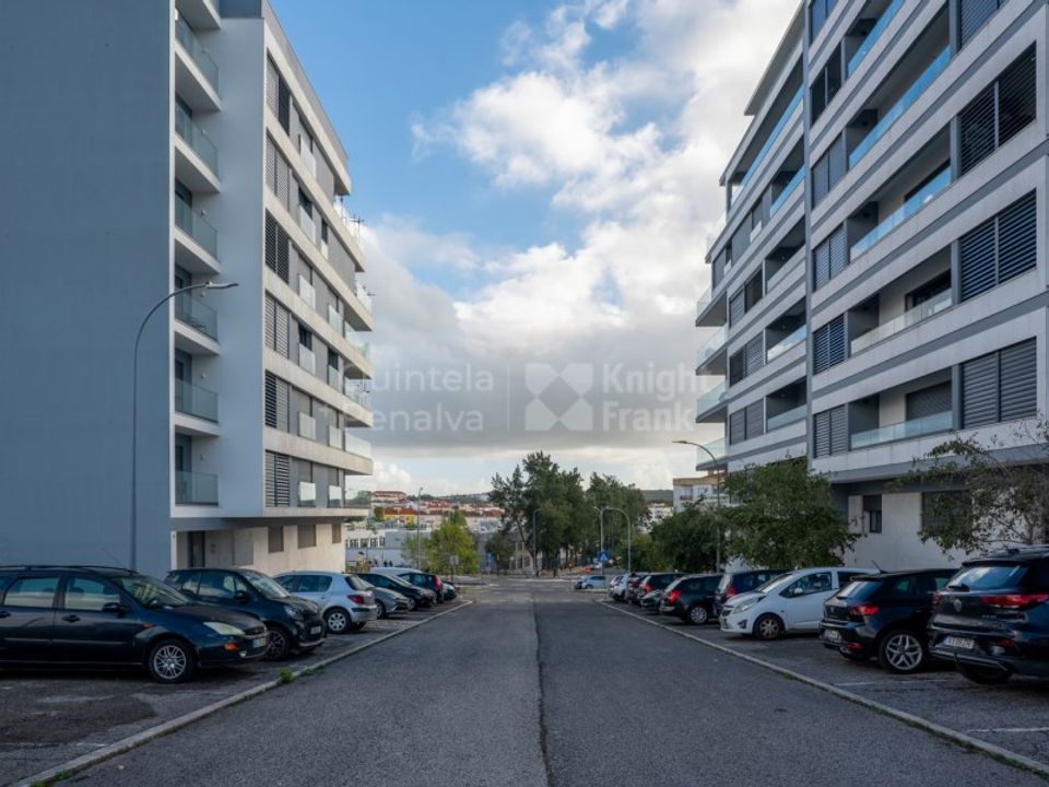 Helårsgrund i Amadora, Lisbon - foto 1