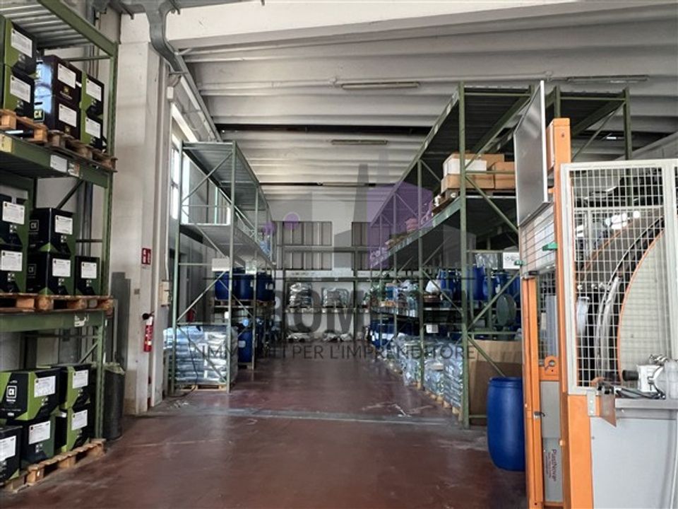 Erhvervsejendom i Montebello Vicentino, Vicenza - foto 1