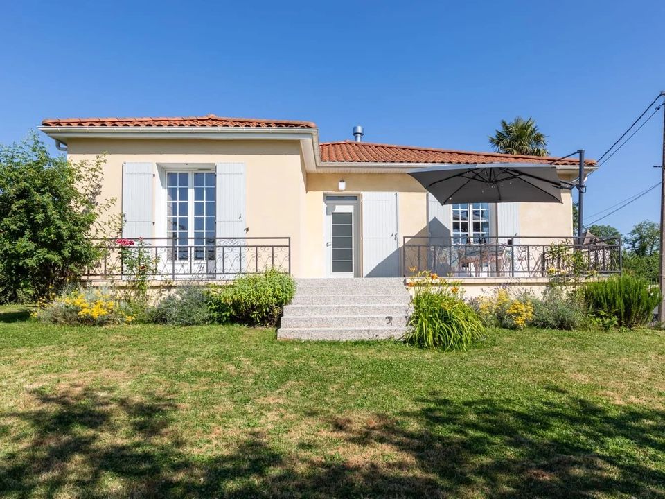 Village house in Eymet, Dordogne - photo 1