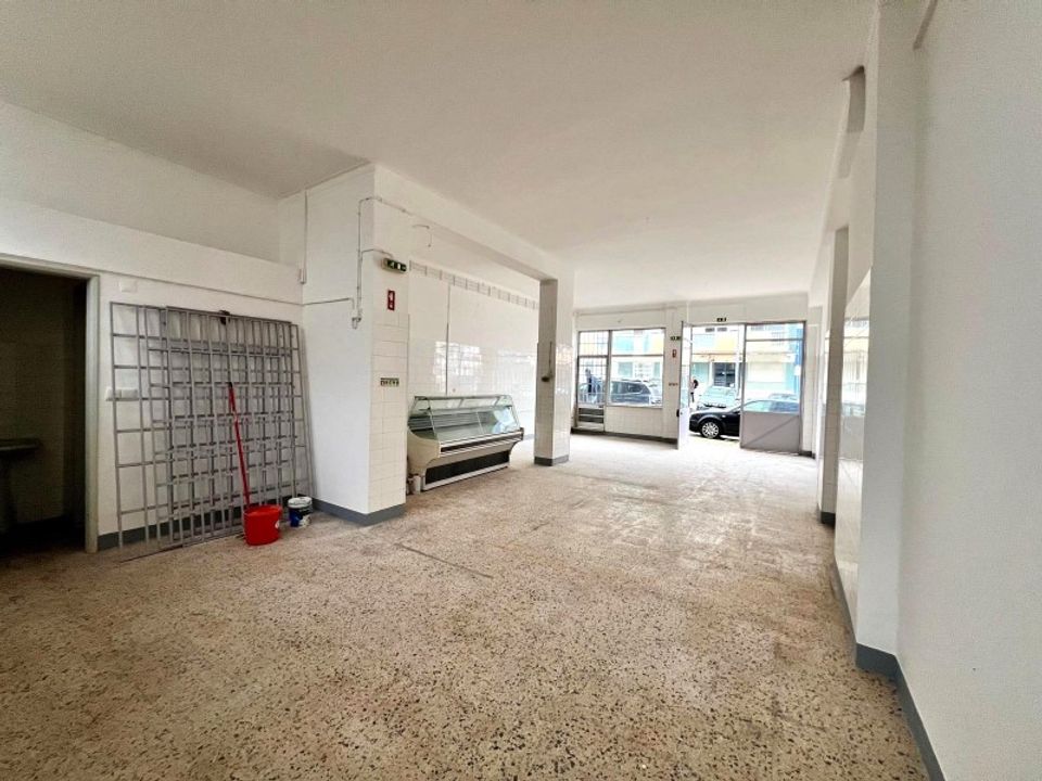 Erhvervsejendom i Amadora, Lisbon - foto 1