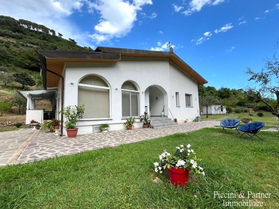 Villa a Massa, Massa and Carrara - foto 1