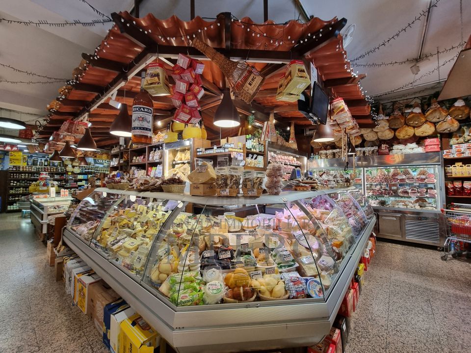 Erhvervsejendom i Ventimiglia, Imperia - foto 1