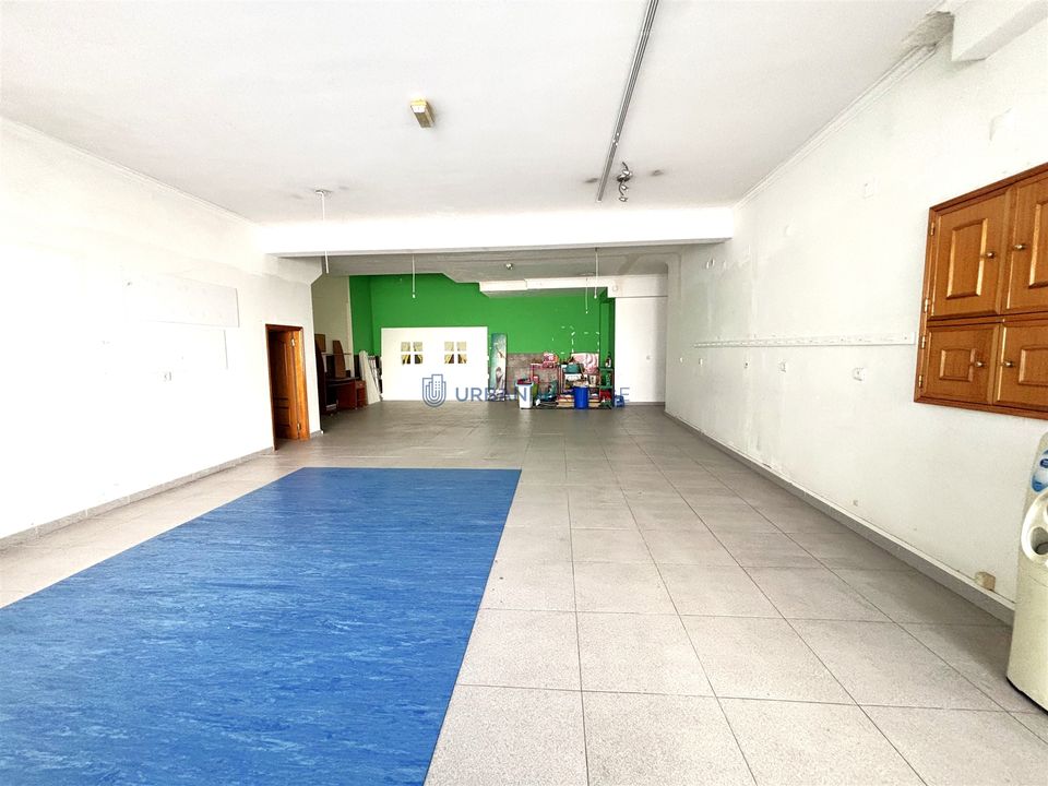 Erhvervsejendom i Amadora, Lisbon - foto 1
