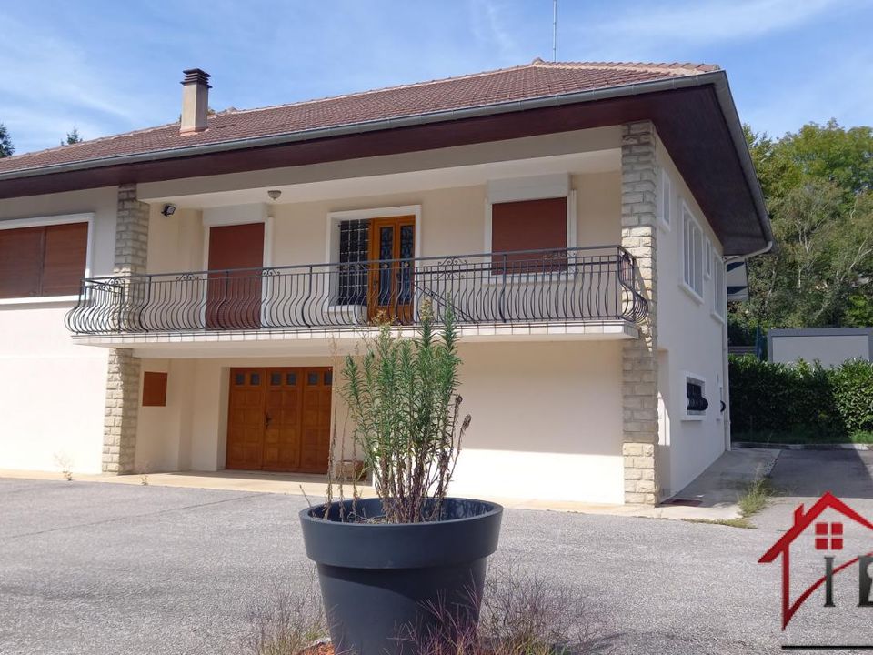 Byhus i Lons-le-Saunier, Jura - foto 1