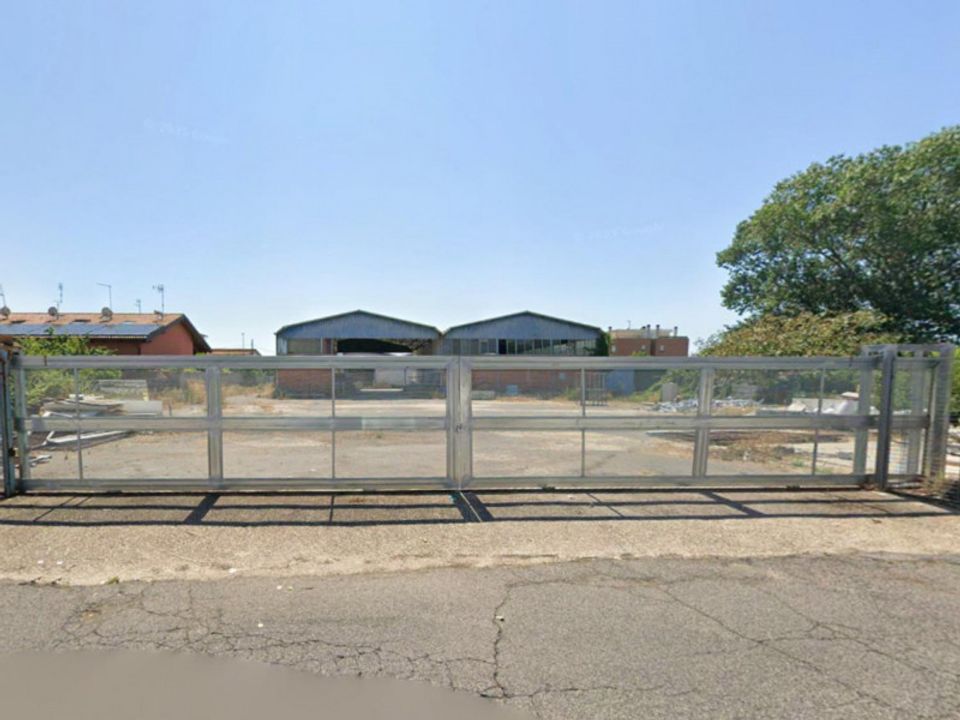 Commercial property in Fiumicino, Rome - photo 1